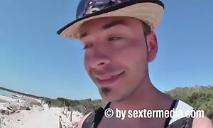 Strandschlampe am Strand  von Es Trenc anal-sex
 gefickt